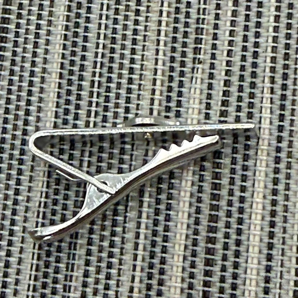US Air Force Senior Airman Rank Tie Bar Silver Tone Metal Military Wing Clip